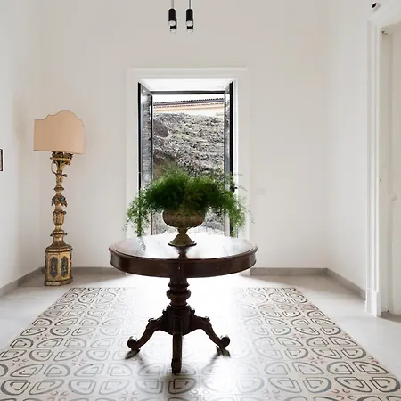 B. Sicilian Charming Historical Apartment Catania