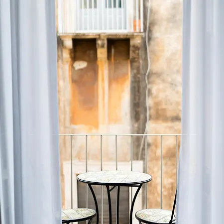 B. Sicilian Charming Historical Appartement Catane